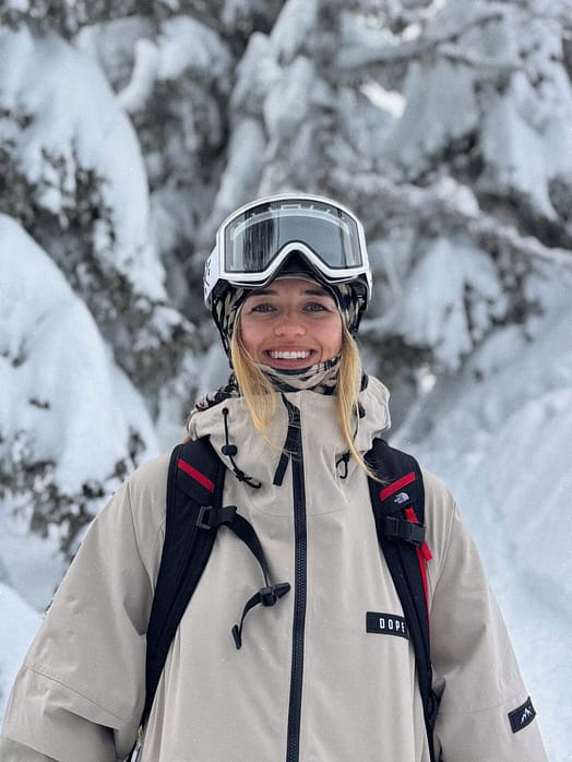 Kunde @izzyywallace in Dope Spartan W Snowboardjacke Damen Sand