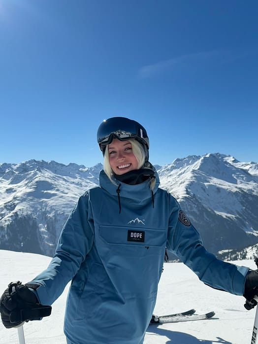 Kunde @_janinasl_ in Dope Blizzard W Skijacke Damen Blue Steel