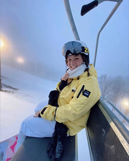 Kunde @oliviakoschuk in Dope Adept W 2021 Skijacke Damen Faded Yellow