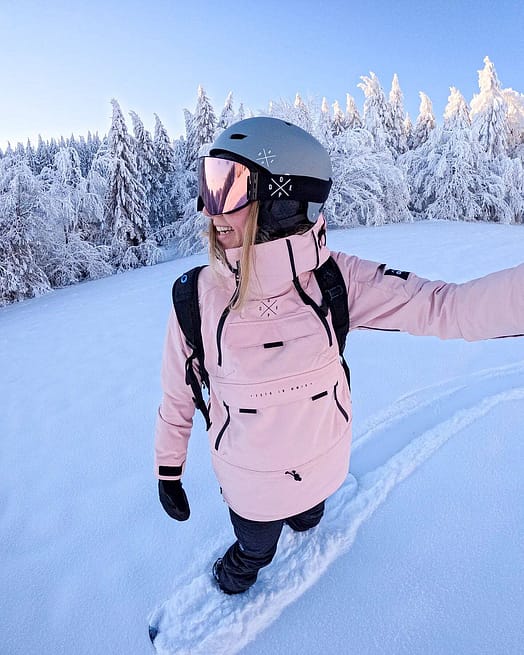 Kunde @kelluuy in Dope Akin W Snowboardjacke Damen Soft Pink Renewed